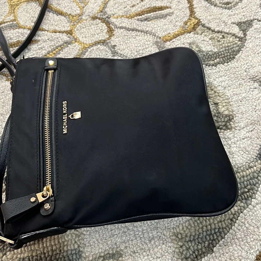 ๐ Michael kors nylon Kelsey black large crossbody bag ๐ - Picture 3 of 16